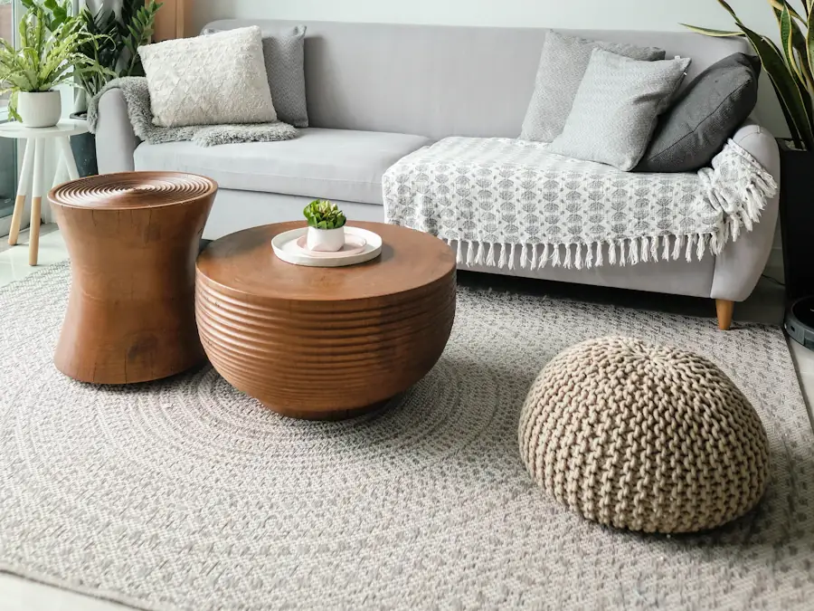 Living luminoso con ventanal